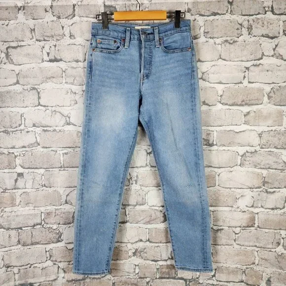 Levi's Wedgie Cropped Jean Button Fly Light Wash Size 24 - Picture 2 of 16